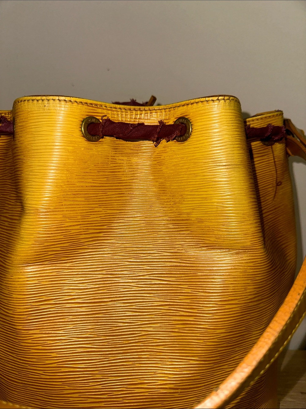 Louis Vuitton Yellow Epi Leather Drawstring Hobo - Picture 7 of 16